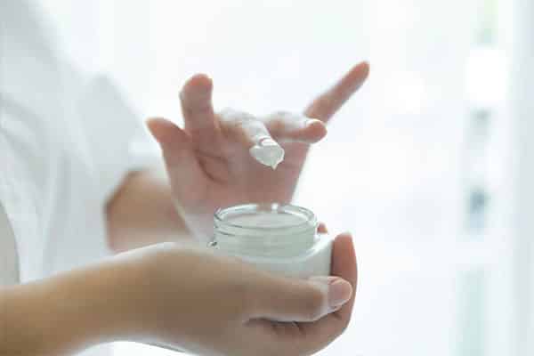 Having a moisturizer on hand eliminates most beauty tips.