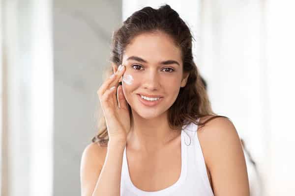 Using moisturizer can reduce wrinkles