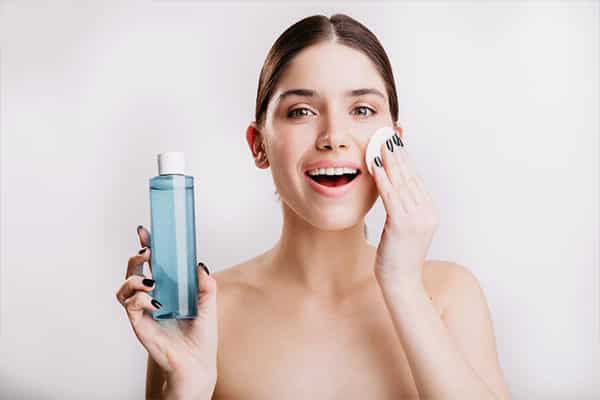 Using skin toners can help you maintain the right pH balance for healthy skin.