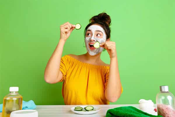 Create a homemade mask to treat hyperpigmentation.